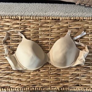 Skims fits everybody t shirt bra